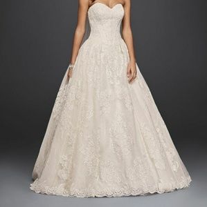David's Bridal creamy wedding dress, crown &veil